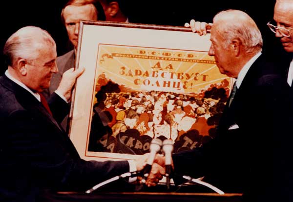 Gorbachev and Shultz 1990 holding a poster print
