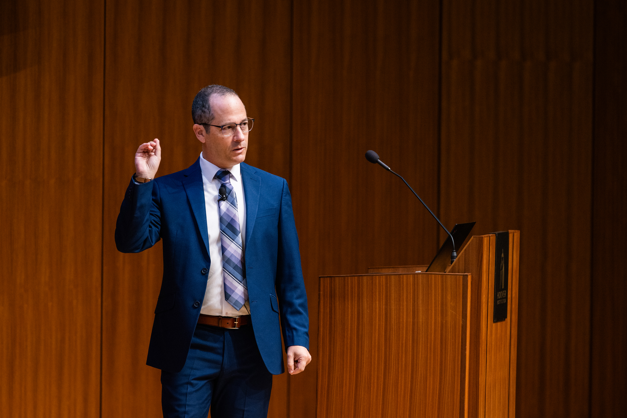 Senior Fellow Joshua D. Rauh speaks to HISPBC attendees in Hauck Auditorium on August 11, 2025. (Patrick Beaudouin)