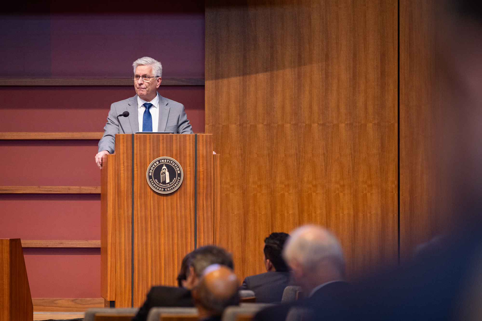 Christopher Waller speaks in Hoover’s Hauck Auditorium on May 8, 2026. (Patrick Beaudouin)