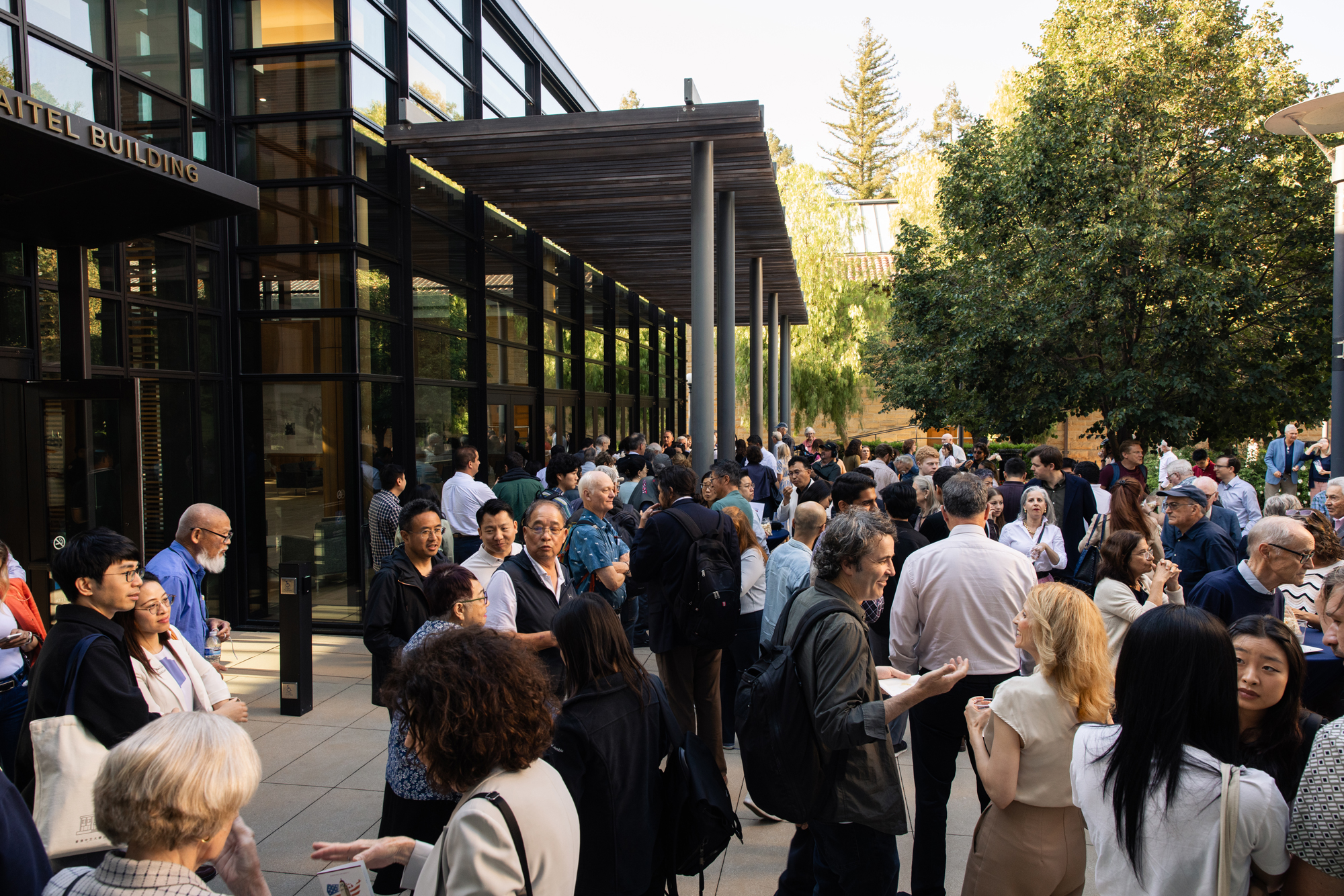 More than one hundred attendees gathered in Fairweather Courtyard for a reception following Hoover’s Choosing Freedom dialogue.