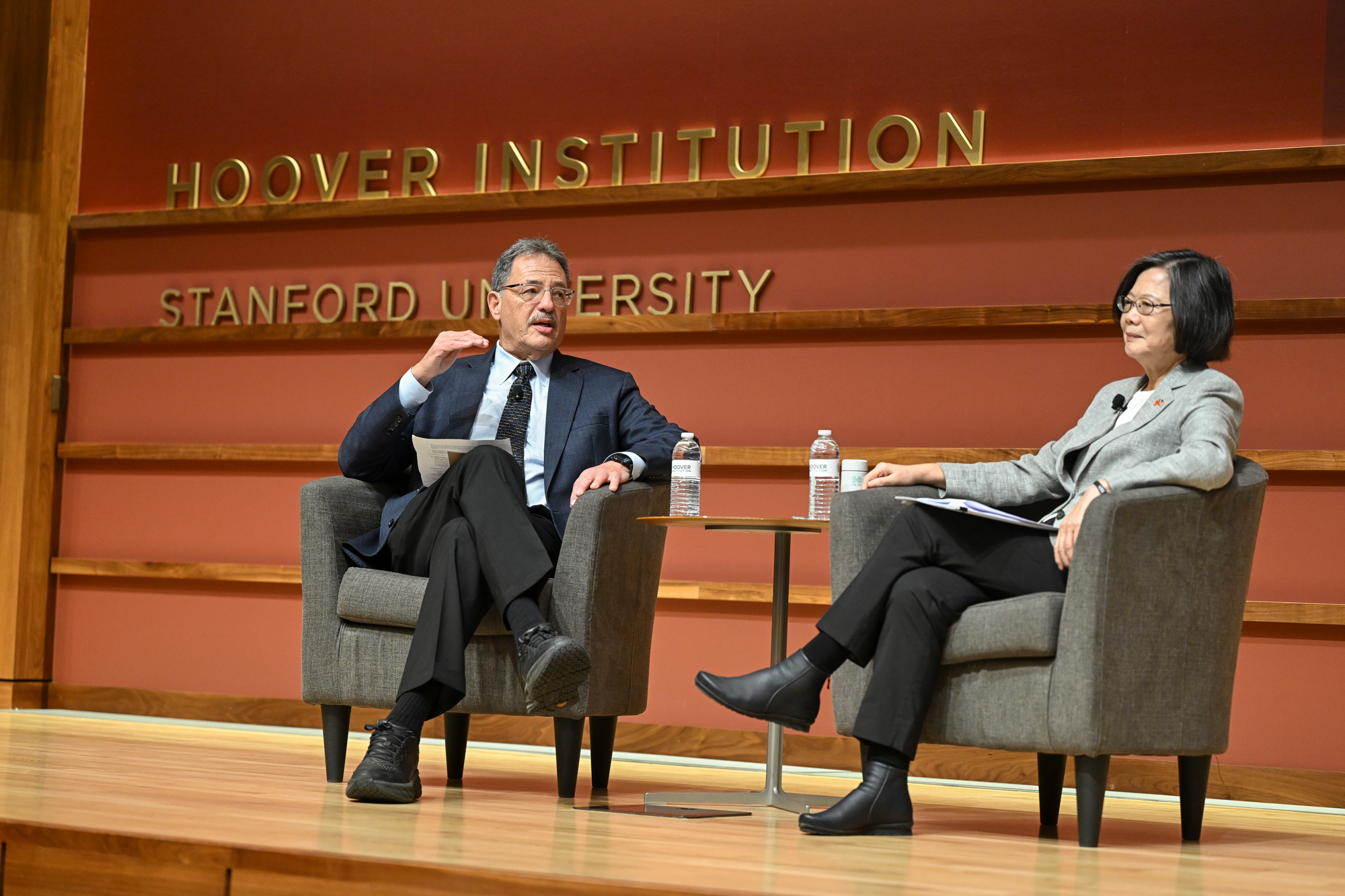 Hoover Senior Fellow Larry Diamond and former Taiwanese President Tsai Ing-wen are seen in Hauck Auditorium on October 8, 2026. (Rod Searcey)