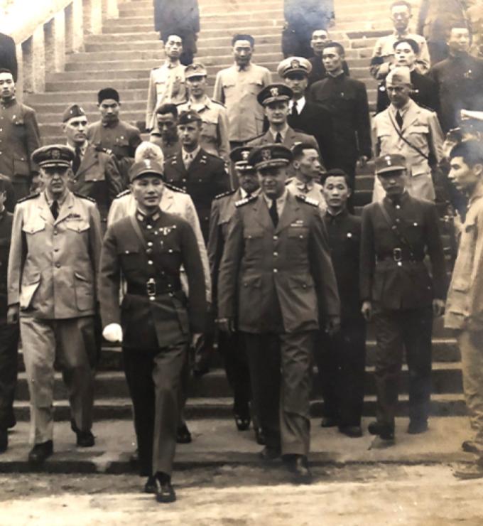 Photograph of Kuo Pin serving as Chiang Kai-shek’s security aide, circa 1945