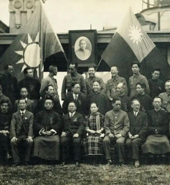 Photo of Deng Yanda and Mao Zedong at the third plenary session of the KMT Second Central Committee, March 1926