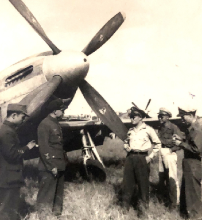 Cheng Sung-ting (second from right) and other military leaders inspect a P-51 fighter plane in Nanking shortly after the seat of the Nationalist government relocated to the city, ca. 1946. 
