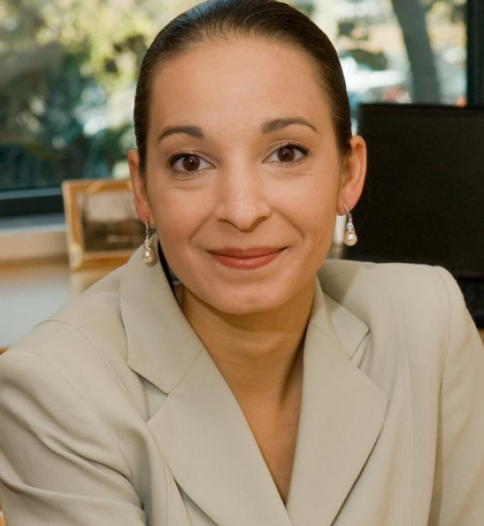 Caroline Hoxby Hoover Headshot
