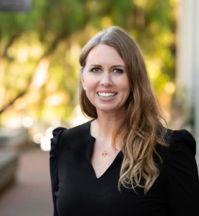 Lisa McKinnon Munde