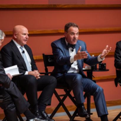 Senior Fellow and GoodFellows host Niall Ferguson gestures to the audience during a live taping of their podcast in Hoover’s Hauck Auditorium on April 22, 2026. (Patrick Beaudouin)