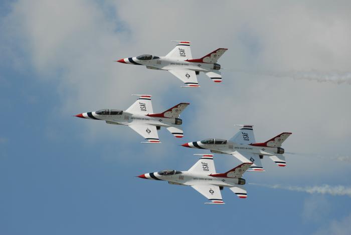 US Air Force Thunderbirds flying in formation 