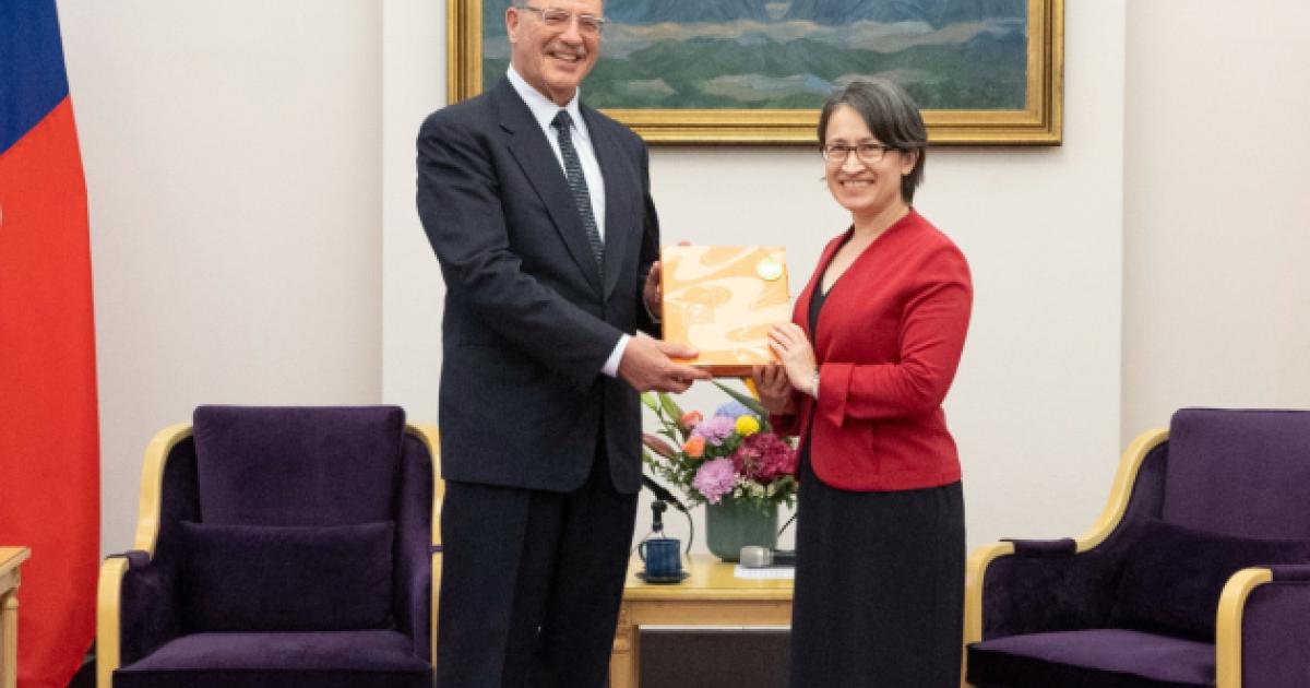 Hoover Senior Fellow Larry Diamond and Taiwan Vice President Hsiao Bi-khim are seen in Taiwan’s Presidential Hall on September 7, 2026.