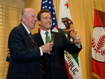 Schwarzenegger_Shultz-2010.jpg